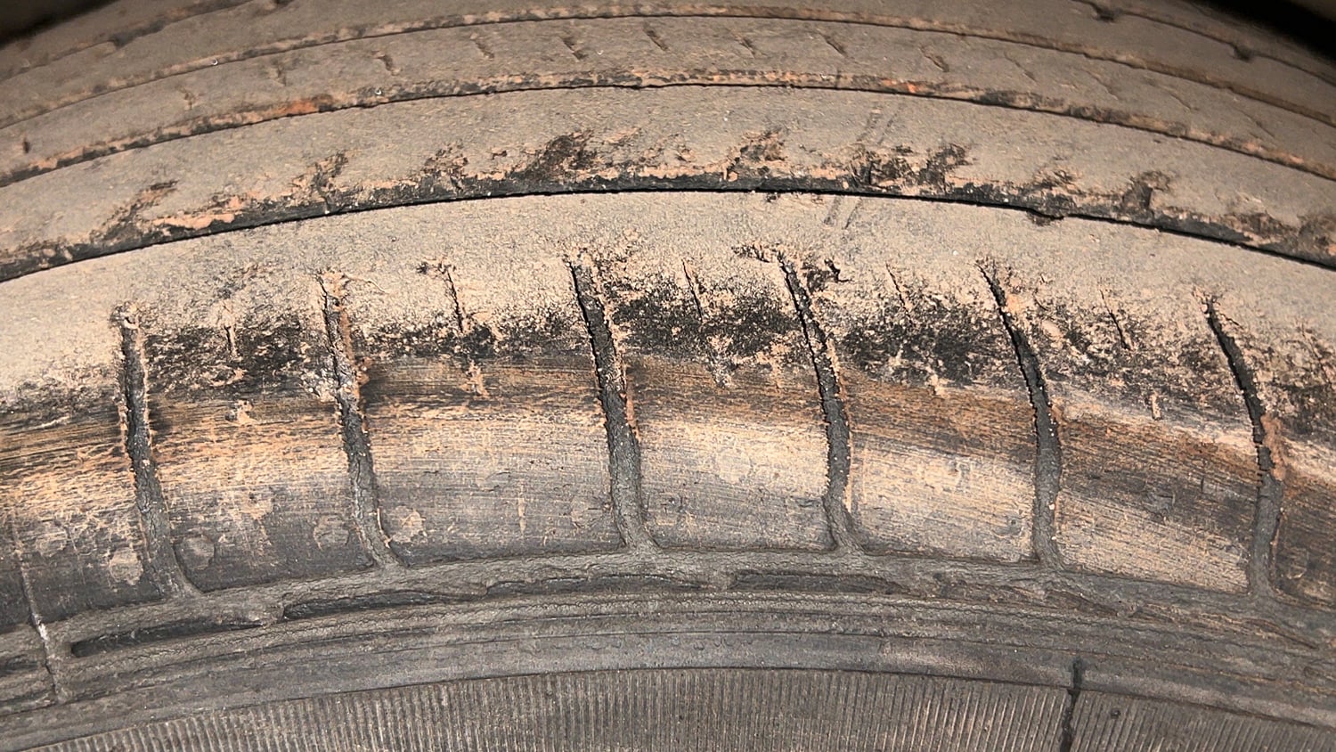 Used 2022 Hyundai Venue SX 1.2 Petrol Petrol Manual tyres RIGHT REAR TYRE TREAD VIEW