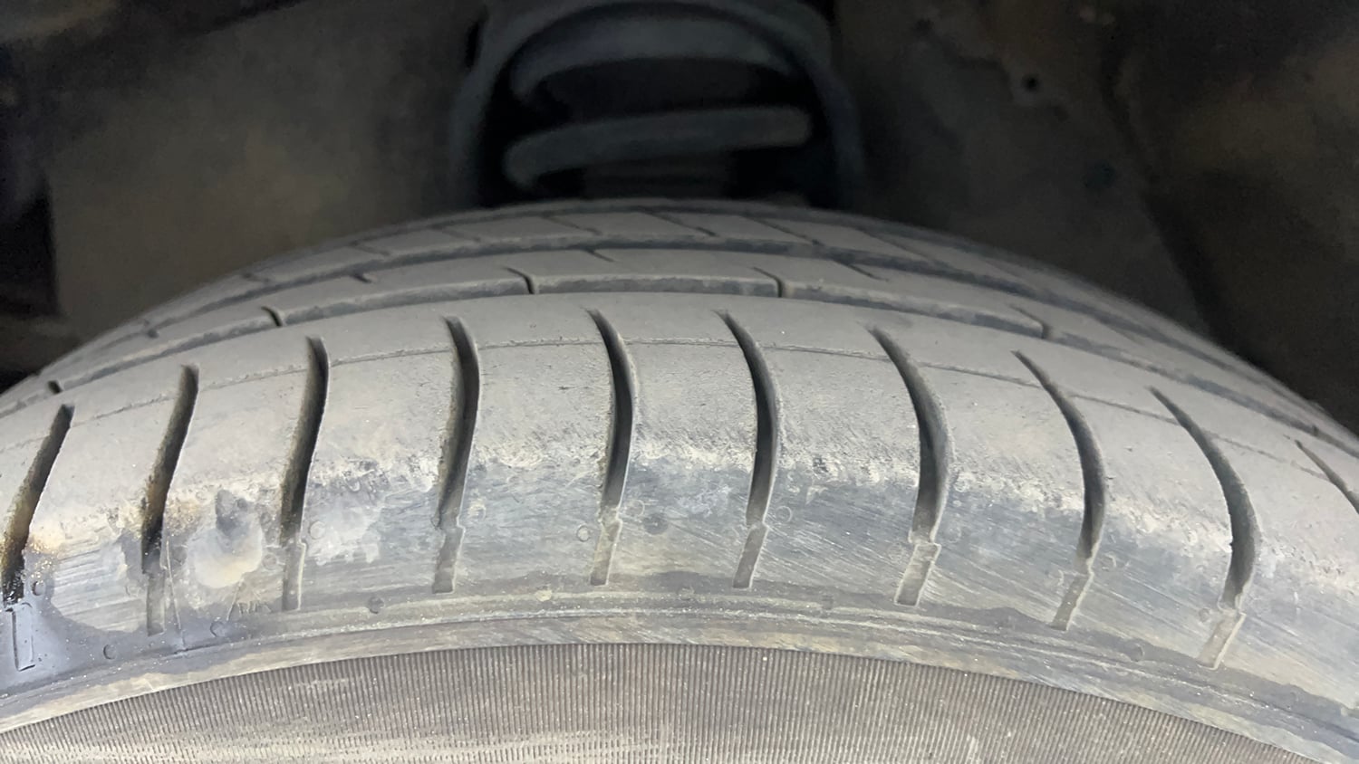Used 2016 Toyota Innova Crysta 2.4 G 7 STR Diesel Manual tyres LEFT FRONT TYRE TREAD VIEW