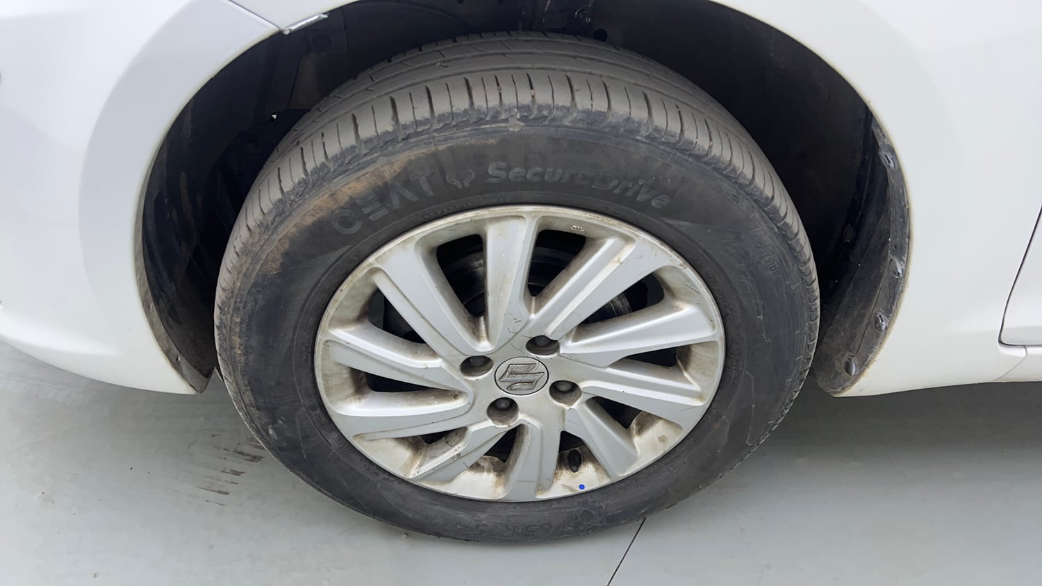 Used 2016 Maruti Suzuki Swift Dzire ZXI Petrol Manual tyres LEFT FRONT TYRE RIM VIEW