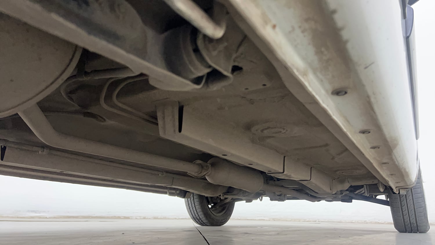 Used 2015 Maruti Suzuki Wagon R VXI Petrol Manual extra REAR RIGHT UNDERBODY VIEW