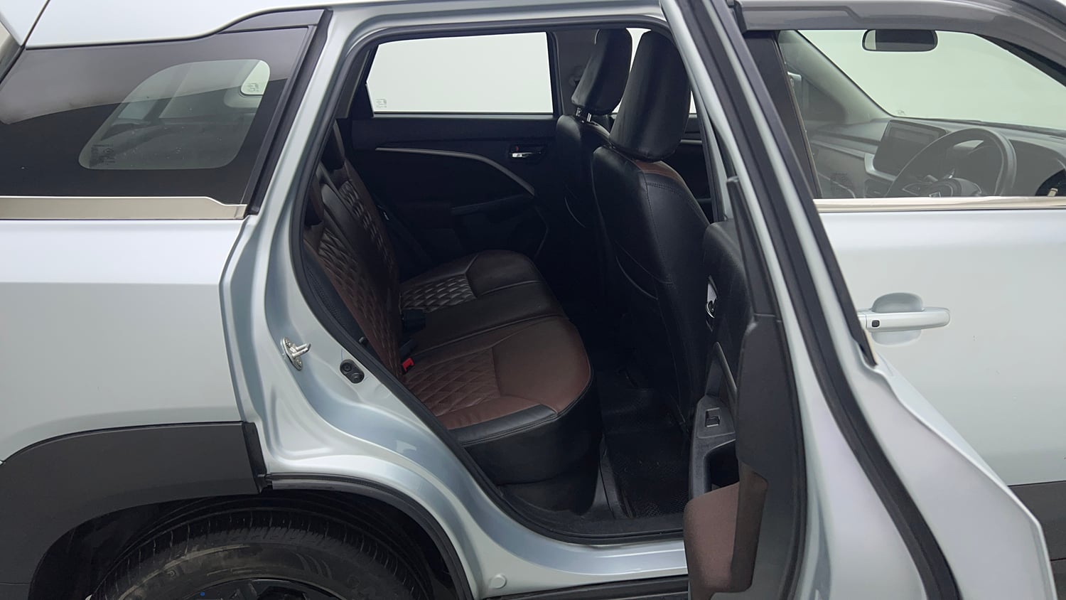 Used 2023 Maruti Suzuki Brezza ZXi AT Petrol Automatic interior RIGHT SIDE REAR DOOR CABIN VIEW