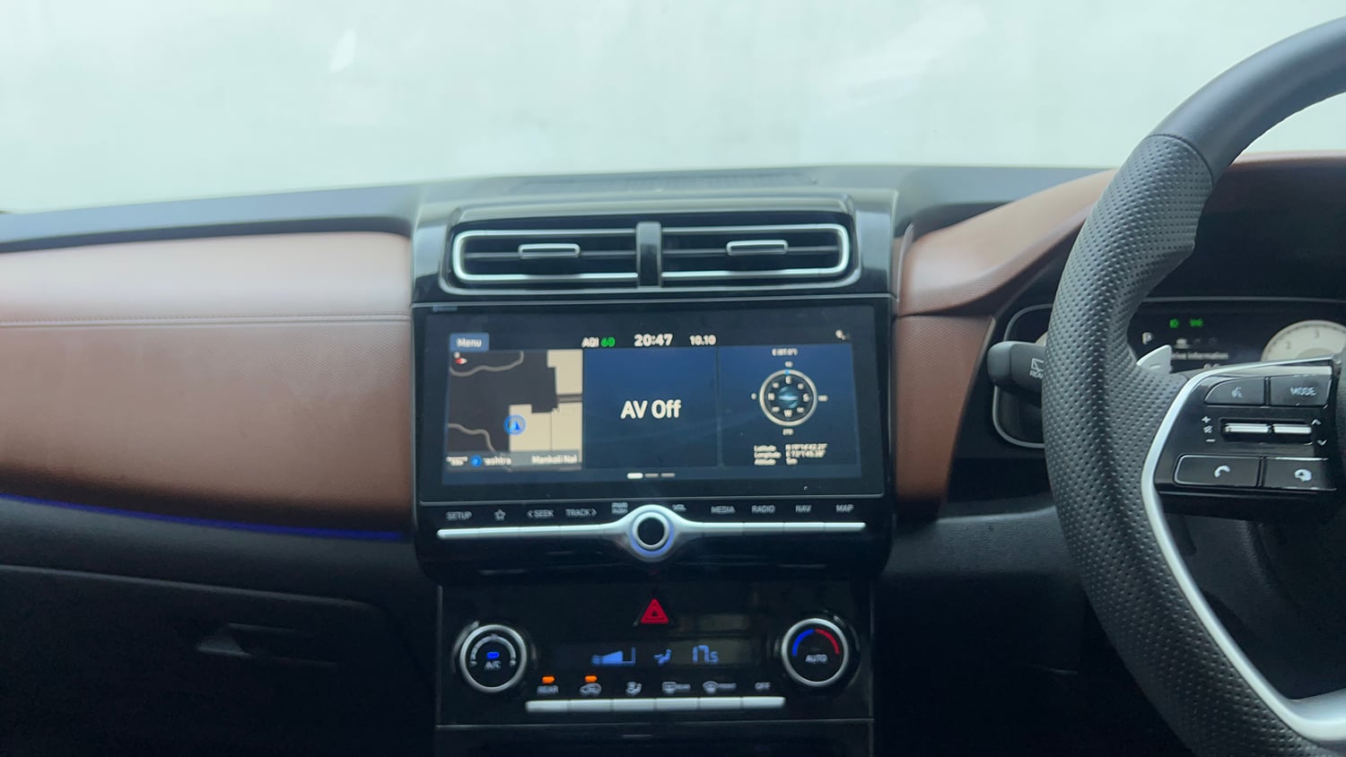 Used 2022 Hyundai Alcazar Signature (O) 7 Seater 1.5 Diesel AT Diesel Automatic interior MUSIC SYSTEM & AC CONTROL VIEW