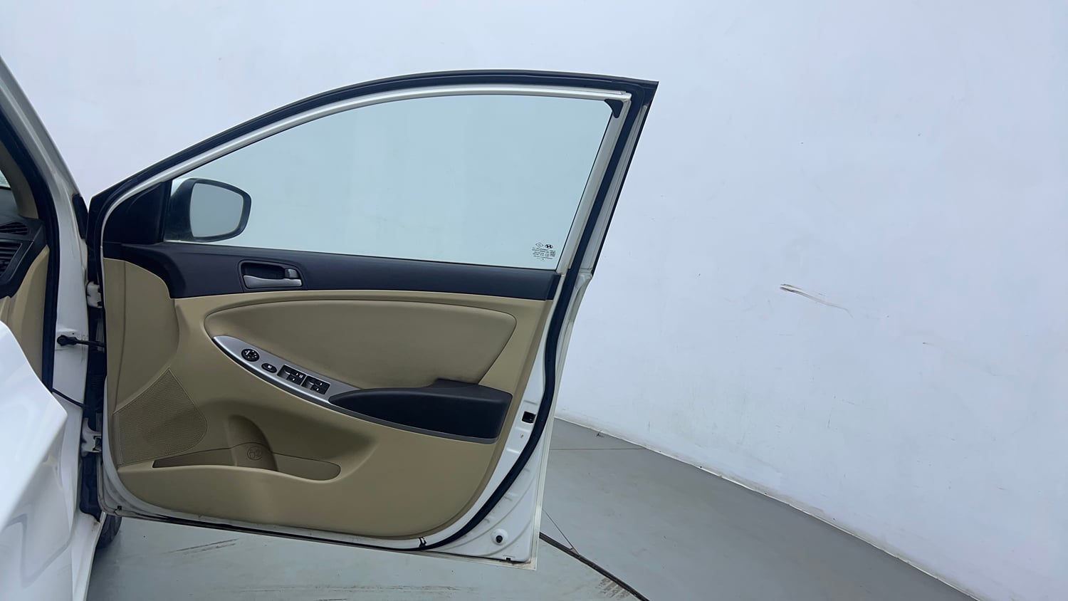 Used 2015 Hyundai Verna 1.4 VTVT Petrol Manual interior RIGHT FRONT DOOR OPEN VIEW
