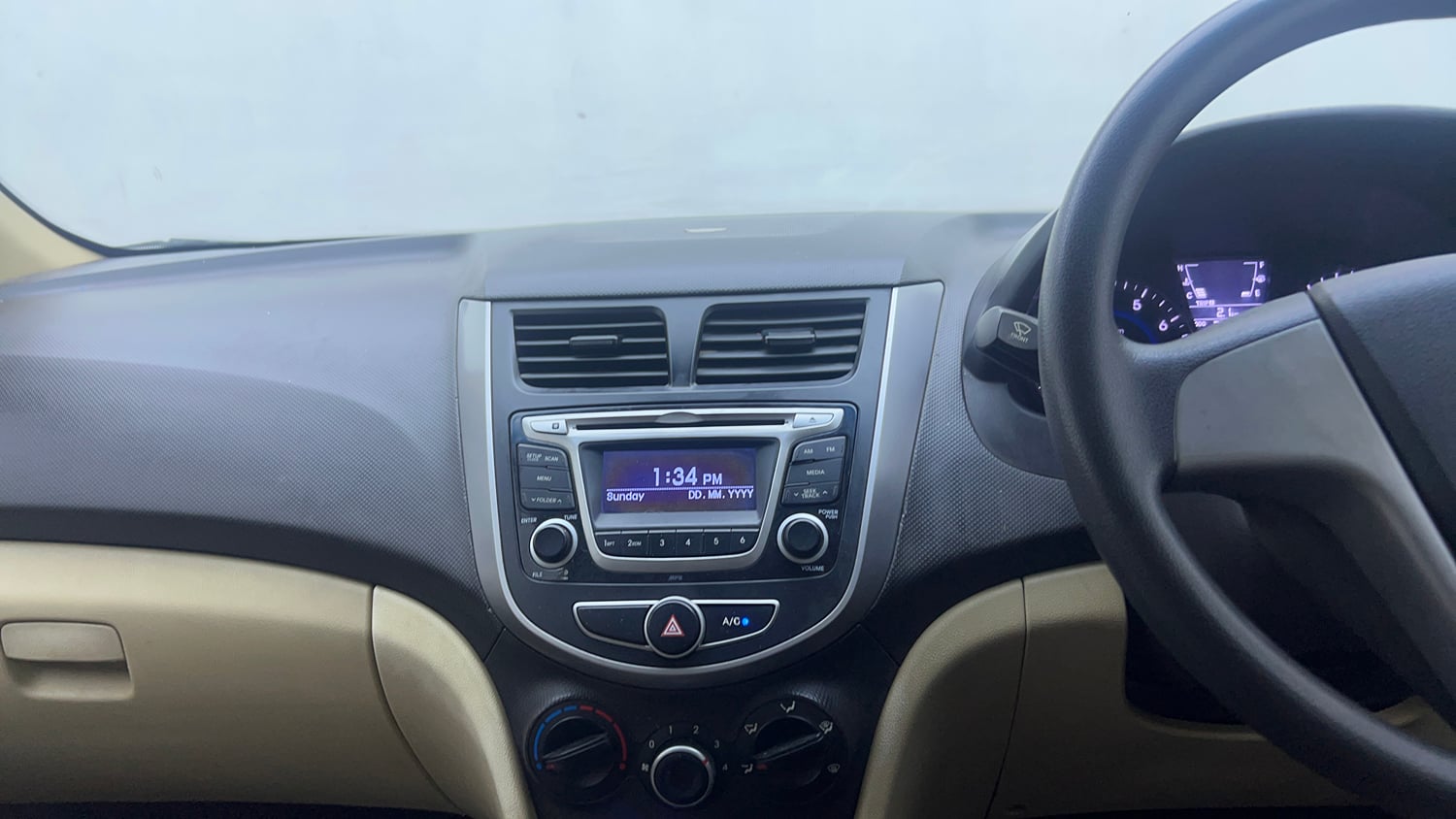 Used 2015 Hyundai Verna 1.4 VTVT Petrol Manual interior MUSIC SYSTEM & AC CONTROL VIEW