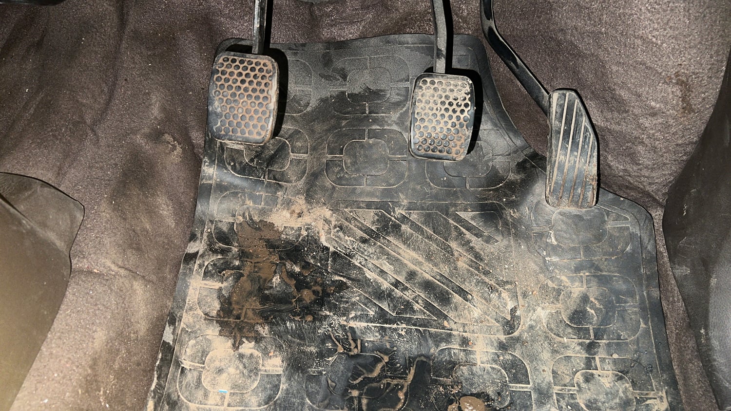 Used 2012 Maruti Suzuki Estilo LXi BS-IV Petrol Manual interior PEDALS VIEW