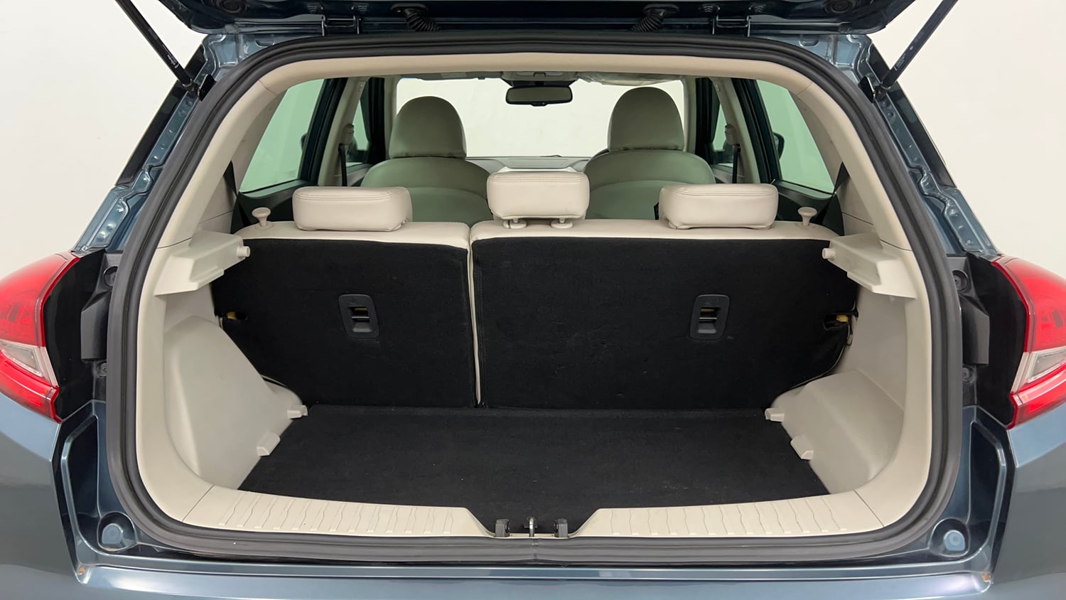 Used 2023 Mahindra XUV 300 W8 (O) 1.2 Petrol AMT Petrol Automatic interior DICKY INSIDE VIEW