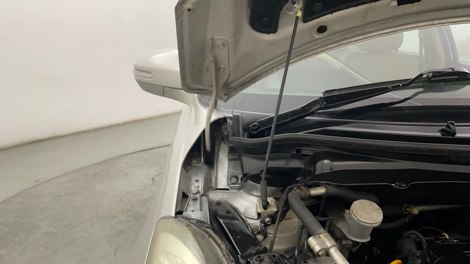 Used 2016 Maruti Suzuki Swift Dzire ZDI Diesel Manual engine ENGINE RIGHT SIDE HINGE & APRON VIEW