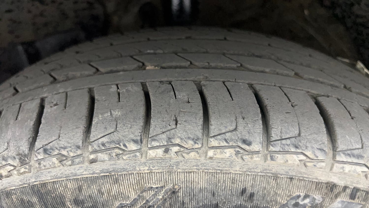 Used 2021 MG Motors Hector Plus Sharp 1.5 Petrol Turbo CVT 6-STR Petrol Automatic tyres LEFT FRONT TYRE TREAD VIEW