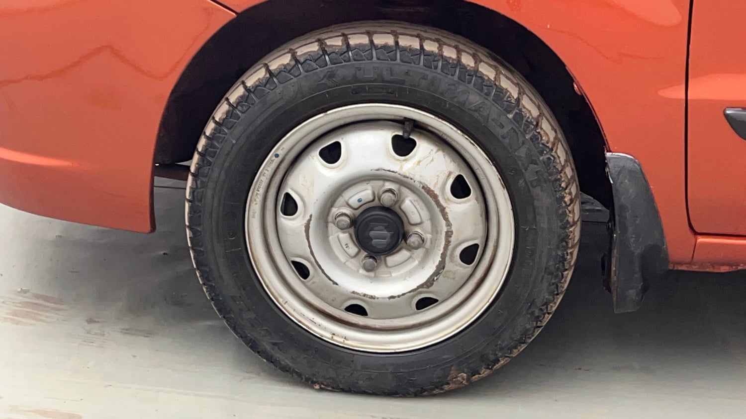 Used 2012 Maruti Suzuki Estilo LXi BS-IV Petrol Manual tyres LEFT FRONT TYRE RIM VIEW