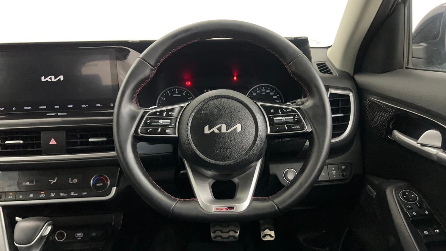 Used 2022 Kia Seltos GTX Plus 1.4 DCT Petrol Automatic interior STEERING VIEW