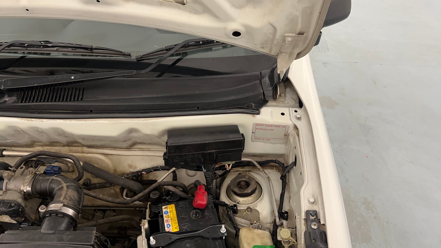 Used 2019 Maruti Suzuki Alto 800 LXi (O) Petrol Manual engine ENGINE LEFT SIDE HINGE & APRON VIEW