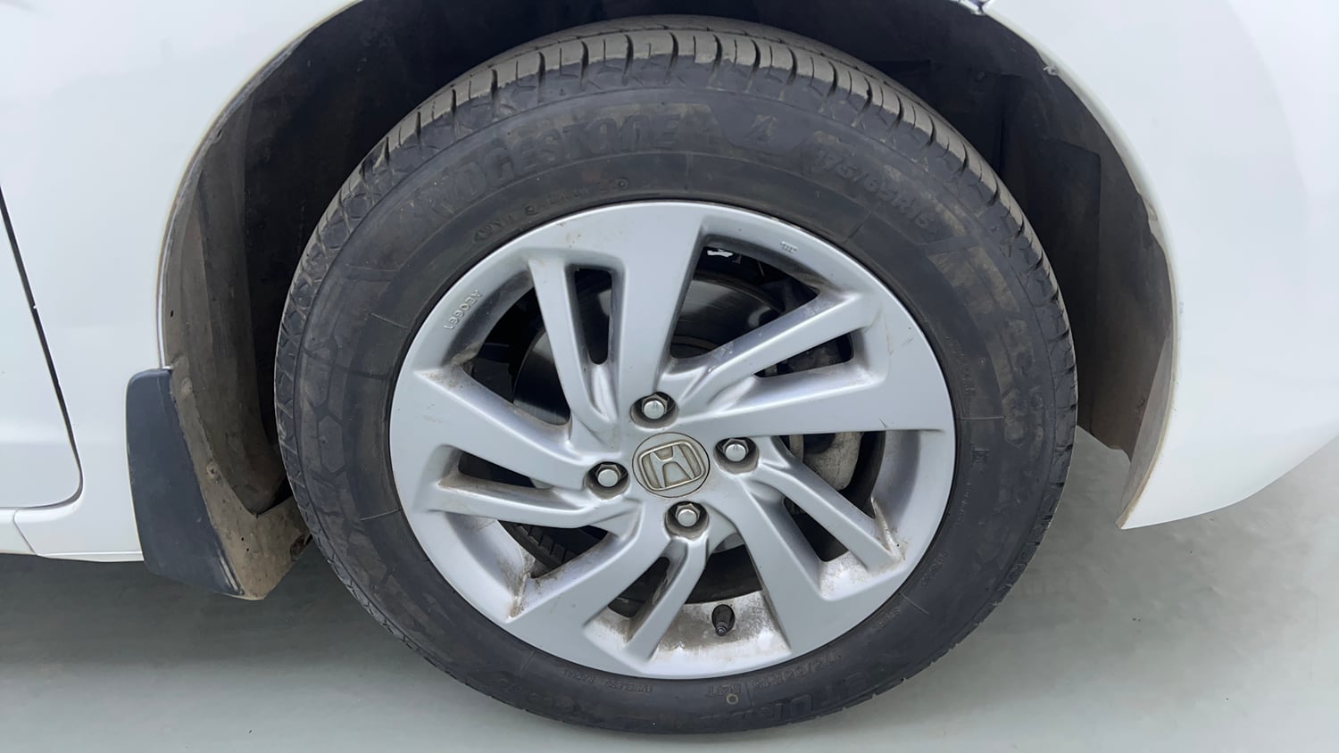 Used 2018 Honda Jazz VX CVT Petrol Petrol Automatic tyres RIGHT FRONT TYRE RIM VIEW