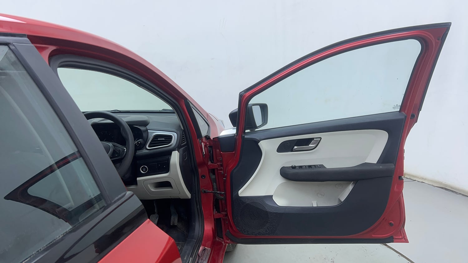 Used 2022 Tata Altroz XZ Petrol Petrol Manual interior RIGHT FRONT DOOR OPEN VIEW