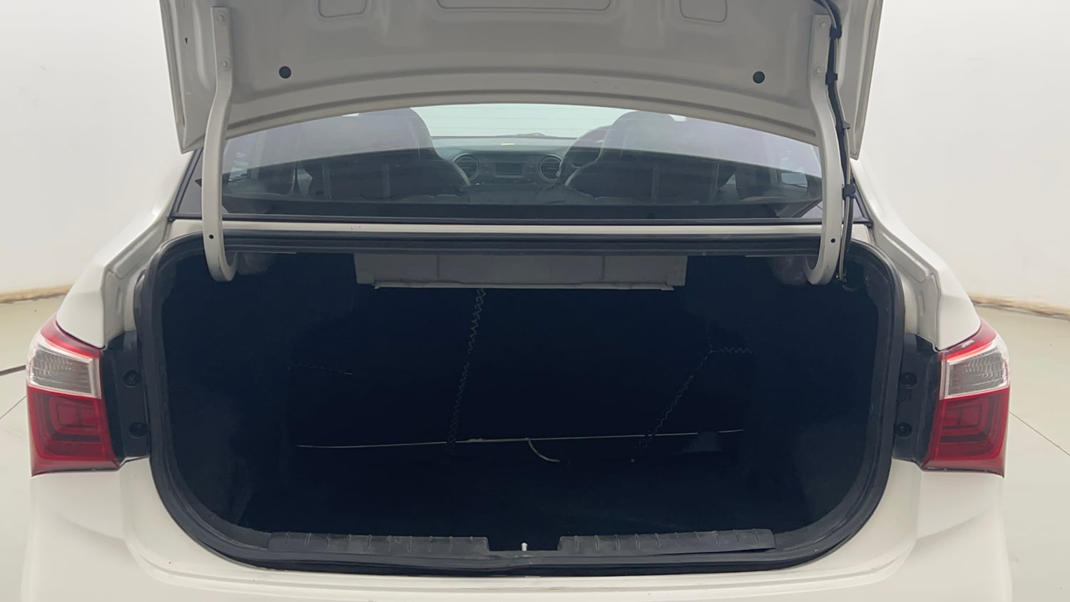 Used 2020 Hyundai Xcent S Petrol Manual interior DICKY INSIDE VIEW
