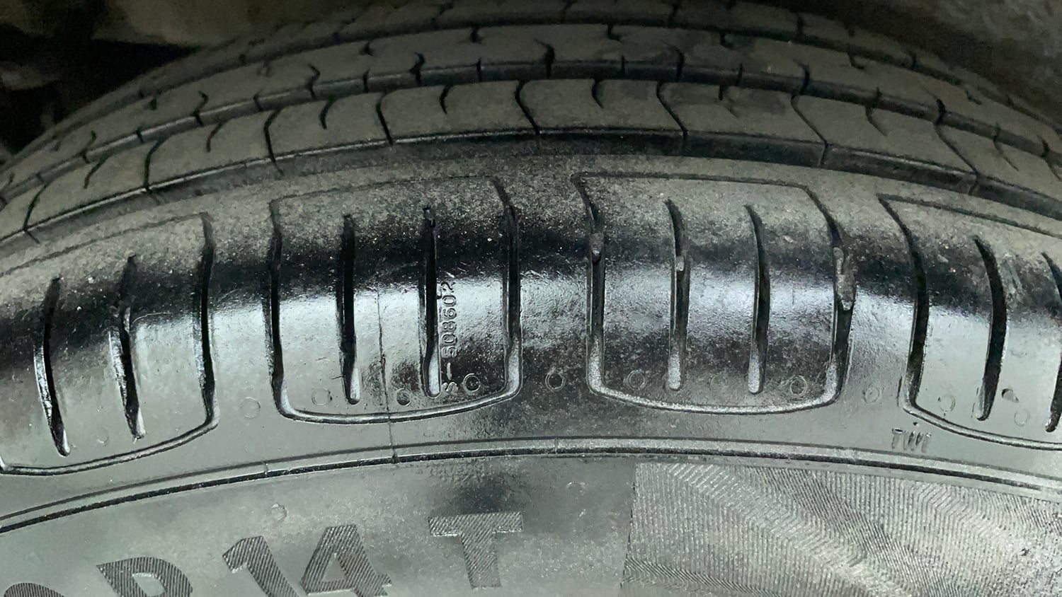 Used 2014 Maruti Suzuki Celerio VXi AMT Petrol Automatic tyres RIGHT REAR TYRE TREAD VIEW