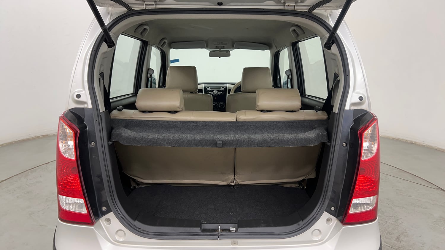 Used 2015 Maruti Suzuki Wagon R VXI Petrol Manual interior DICKY INSIDE VIEW