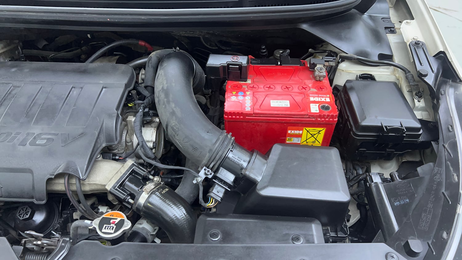 Used 2016 Hyundai Elite i20 Asta 1.4 CRDI Diesel Manual engine ENGINE LEFT SIDE VIEW