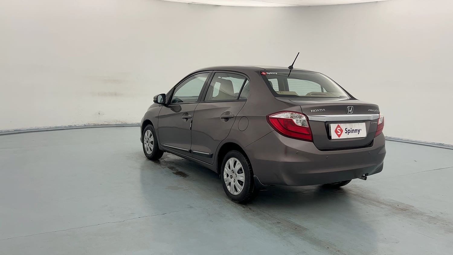 Used 2016 Honda Amaze 1.2 SX i-VTEC Petrol Manual exterior LEFT REAR CORNER VIEW