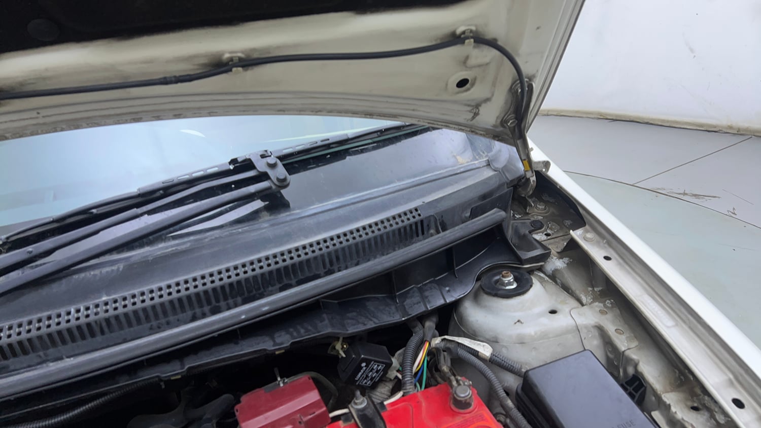 Used 2017 Toyota Etios Liva GXD Diesel Manual engine ENGINE LEFT SIDE HINGE & APRON VIEW