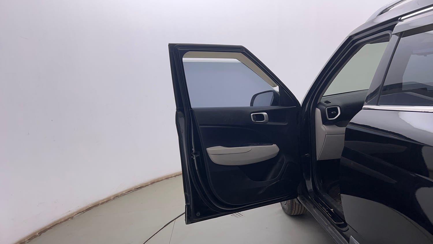 Used 2022 Hyundai Venue SX 1.2 Petrol Petrol Manual interior LEFT FRONT DOOR OPEN VIEW