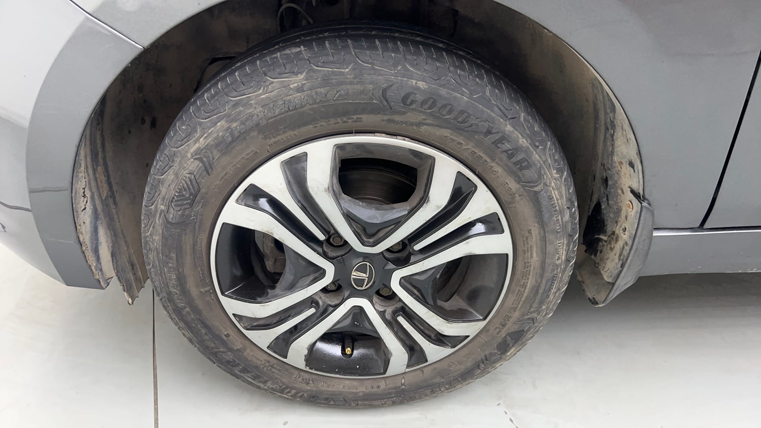 Used 2022 Tata Tigor XZ Plus CNG Cng Manual tyres LEFT FRONT TYRE RIM VIEW