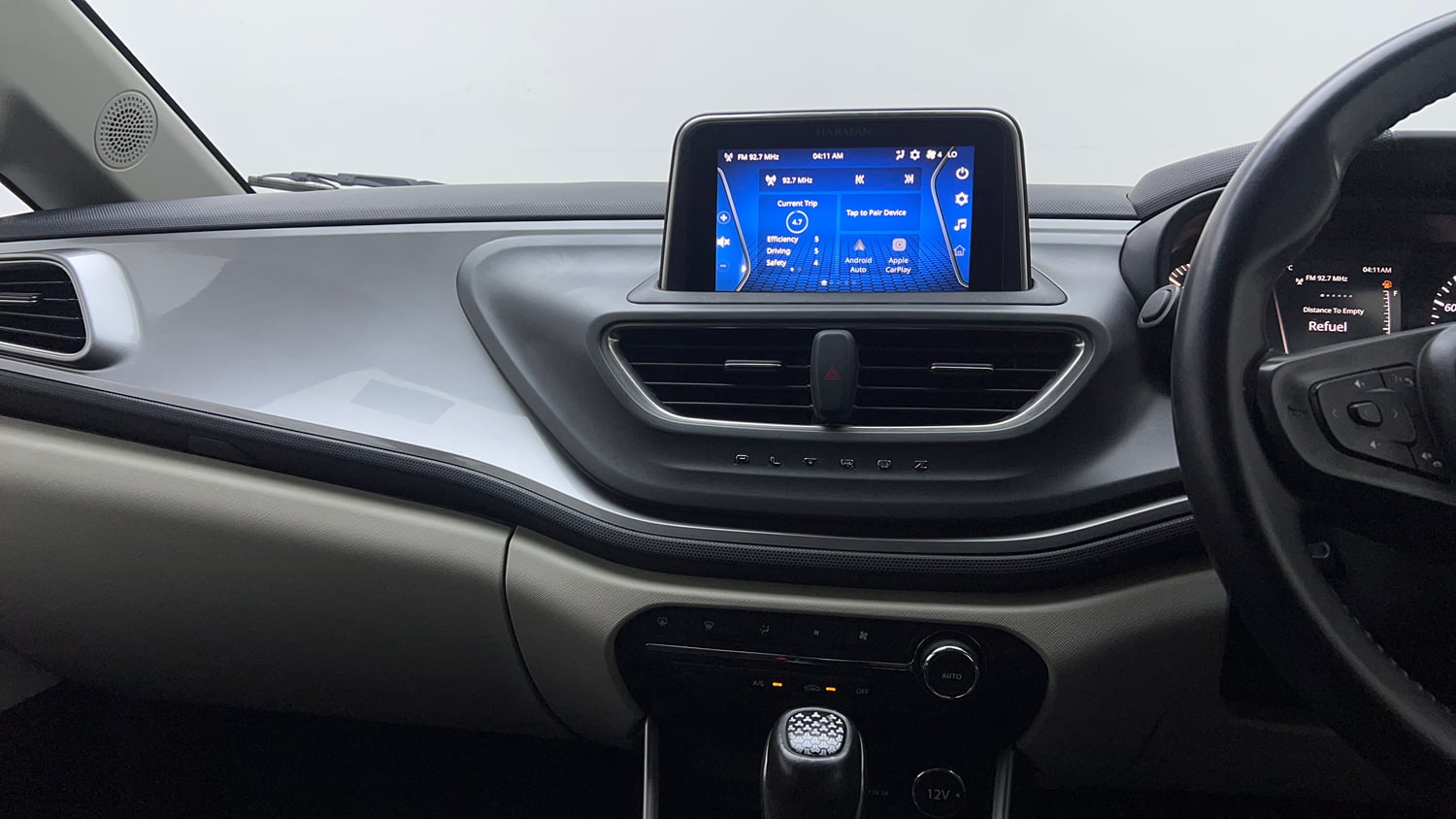 Used 2025 Tata Altroz XZA Petrol Petrol Automatic top_features Integrated (in-dash) music system