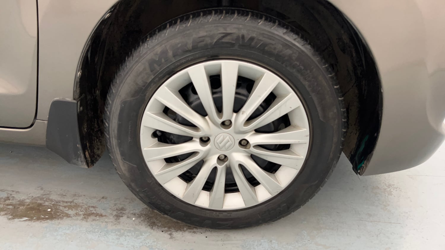 Used 2021 Maruti Suzuki Baleno Delta Petrol Manual tyres RIGHT FRONT TYRE RIM VIEW
