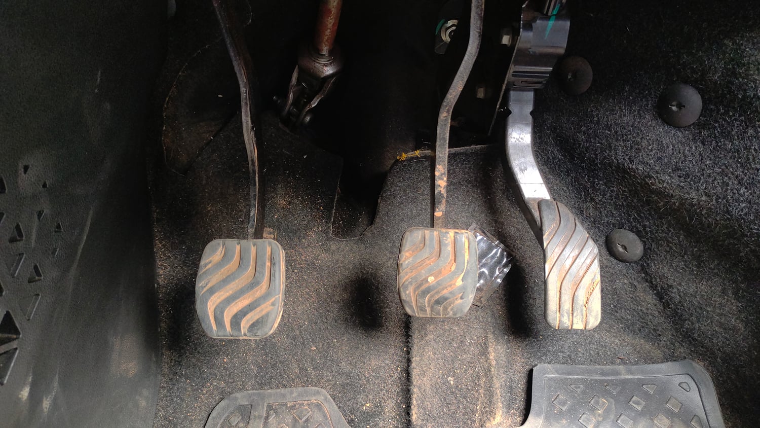 Used 2024 Renault Kiger RXE Petrol Manual interior PEDALS VIEW