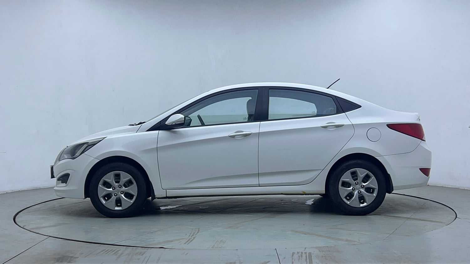 Used 2015 Hyundai Verna 1.4 VTVT Petrol Manual exterior LEFT SIDE VIEW