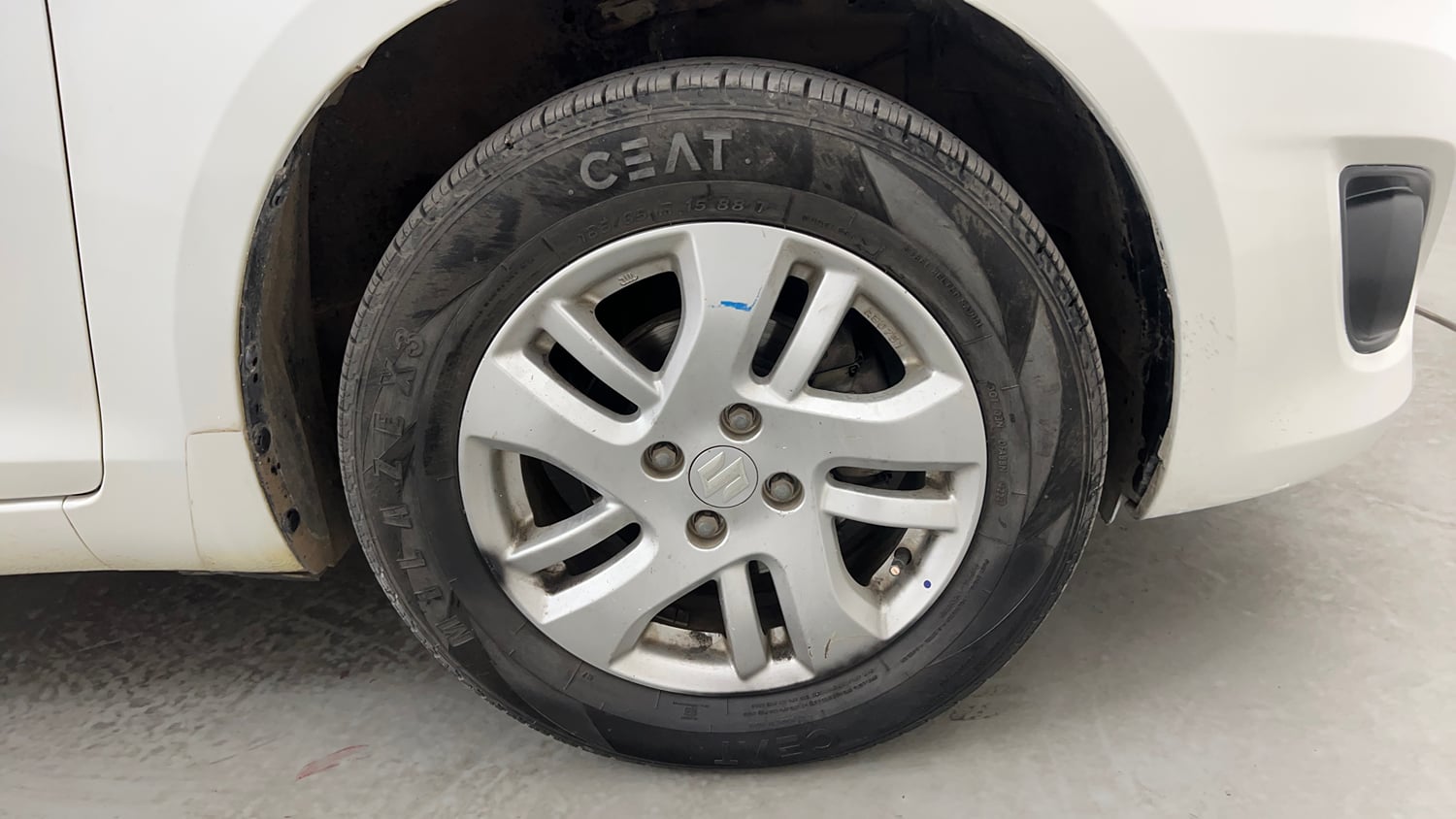 Used 2012 Maruti Suzuki Swift Dzire ZXI Petrol Manual tyres RIGHT FRONT TYRE RIM VIEW