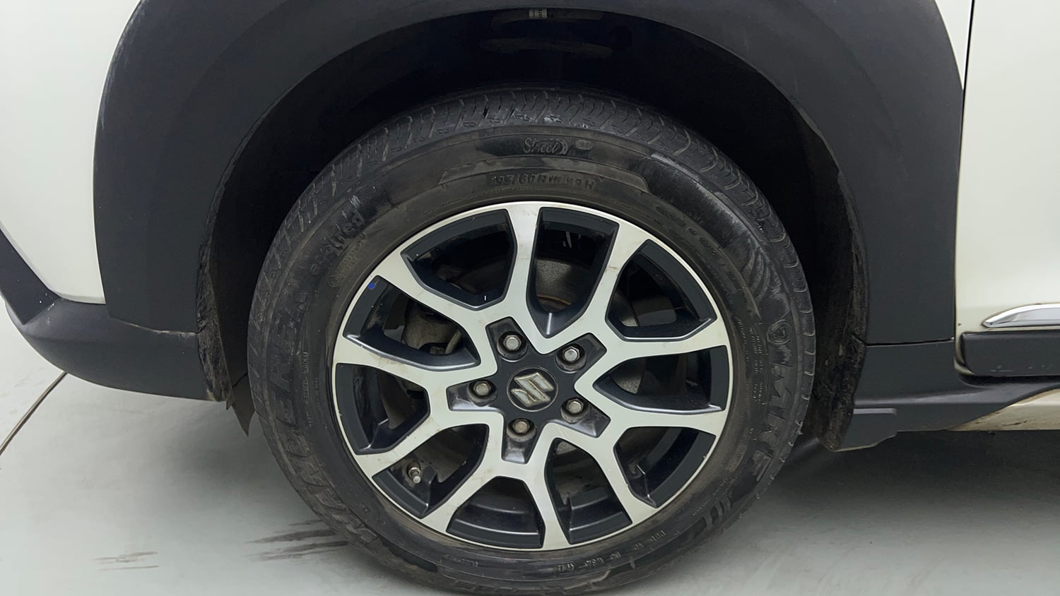Used 2023 Maruti Suzuki XL6 Alpha Plus MT Petrol Petrol Manual tyres LEFT FRONT TYRE RIM VIEW