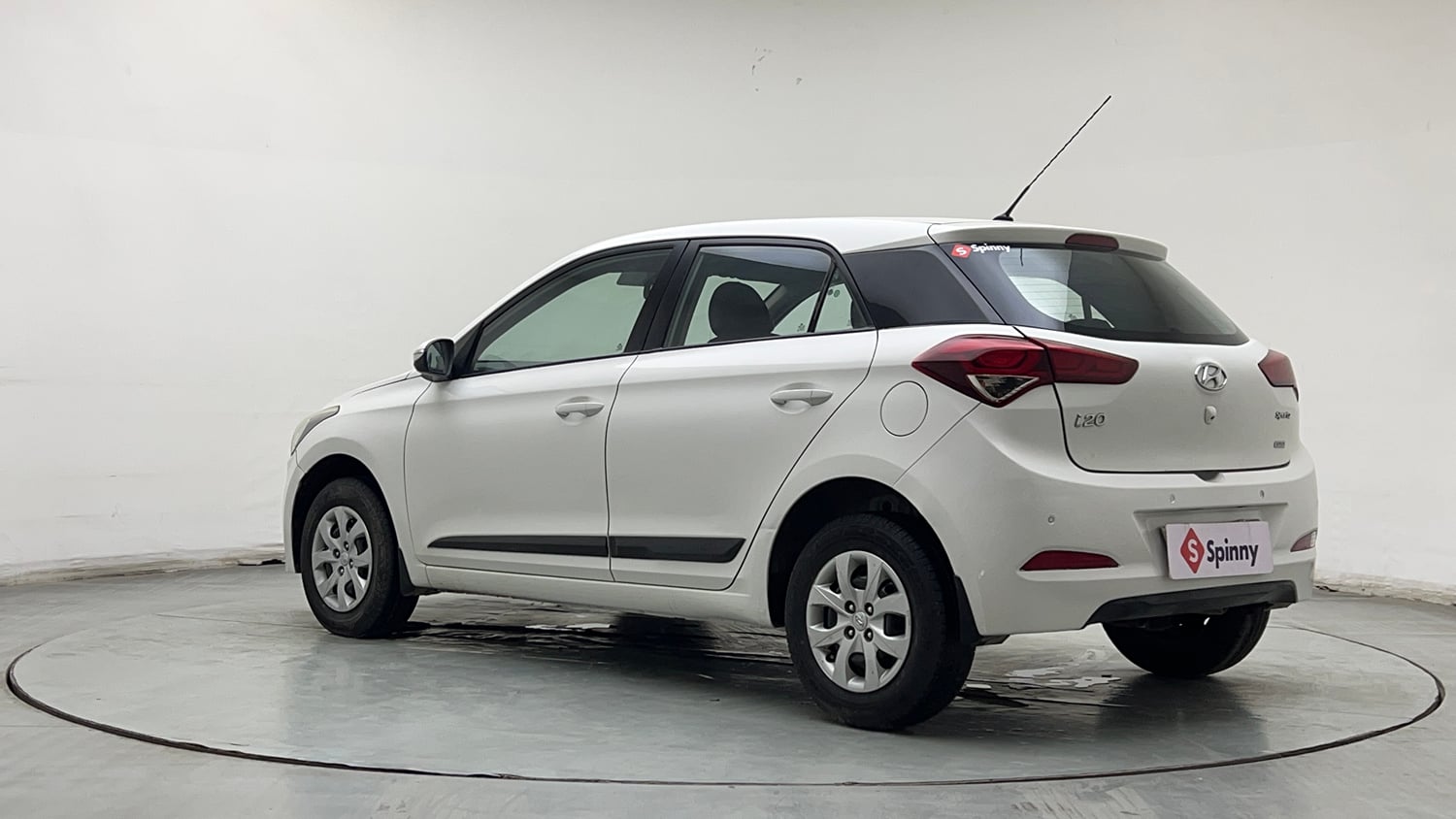 Used 2016 Hyundai Elite i20 Sportz 1.2 Petrol Manual exterior LEFT REAR CORNER VIEW