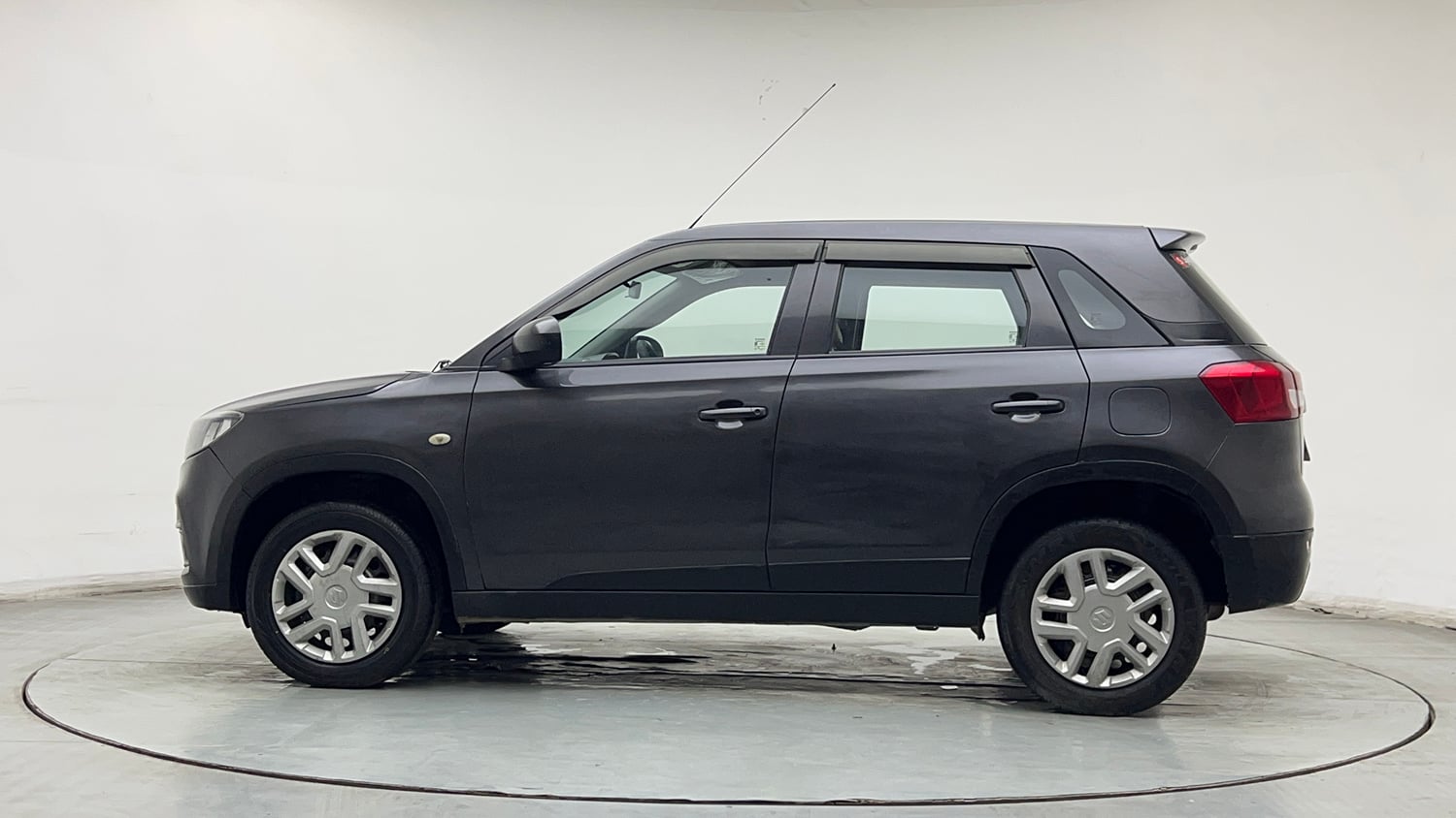 Used 2018 Maruti Suzuki Vitara Brezza [2016-2020] LDi Diesel Manual exterior LEFT SIDE VIEW