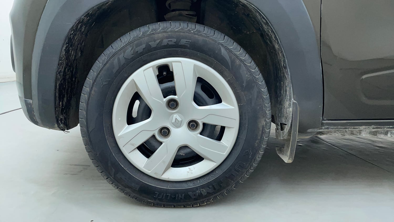 Used 2019 Renault Kwid 1.0 RXT AMT Opt Petrol Automatic tyres LEFT FRONT TYRE RIM VIEW