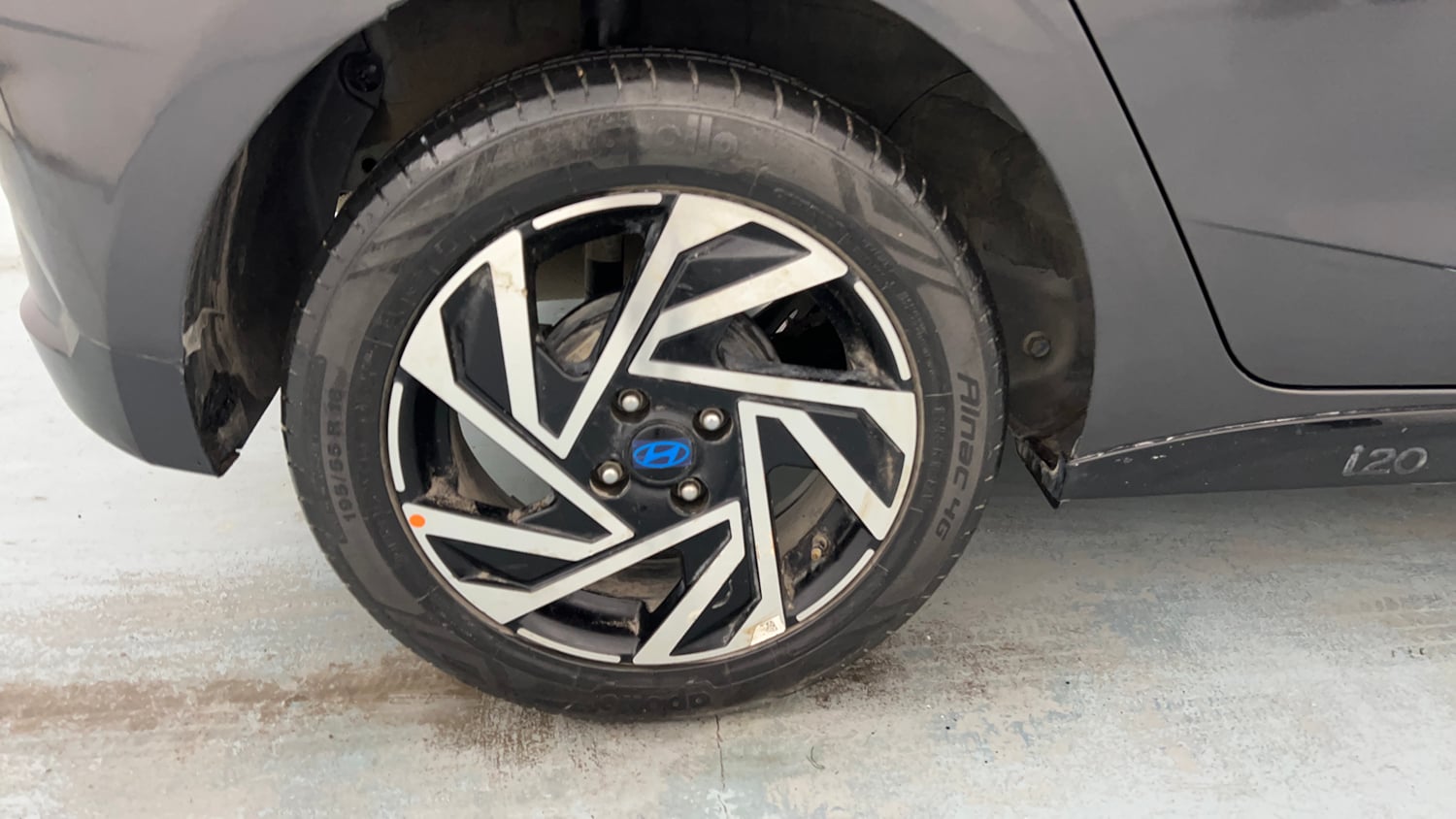 Used 2024 Hyundai New i20 Asta 1.2 MT Petrol Manual tyres RIGHT REAR TYRE RIM VIEW