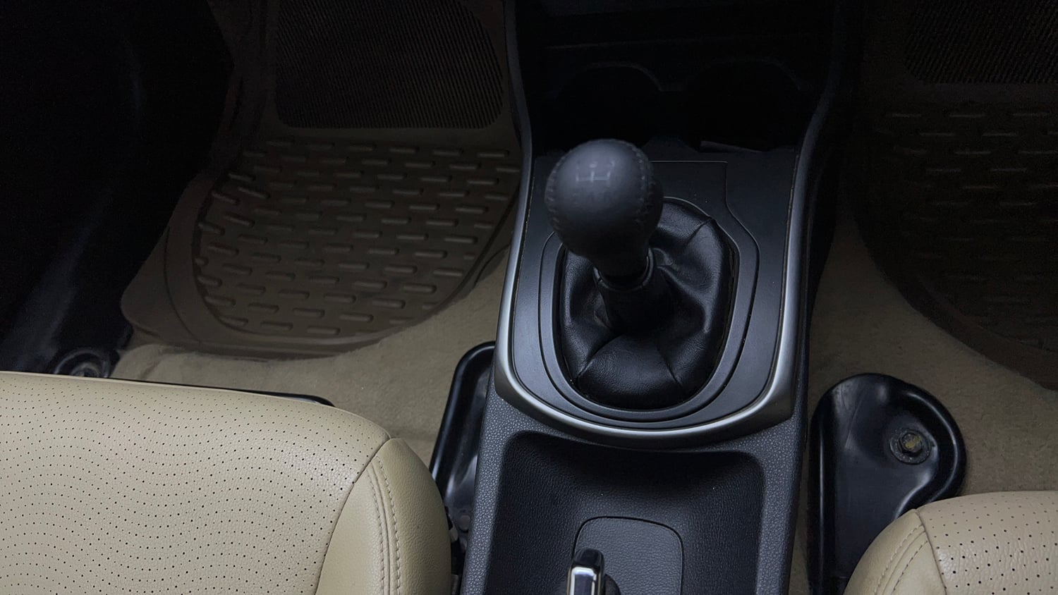 Used 2015 Honda City VX Petrol Manual interior GEAR  KNOB VIEW