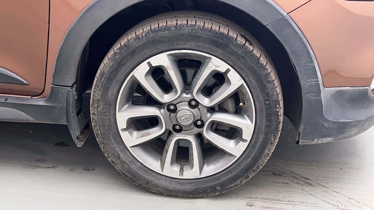 Used 2017 Hyundai i20 Active 1.2 SX Petrol Manual tyres RIGHT FRONT TYRE RIM VIEW