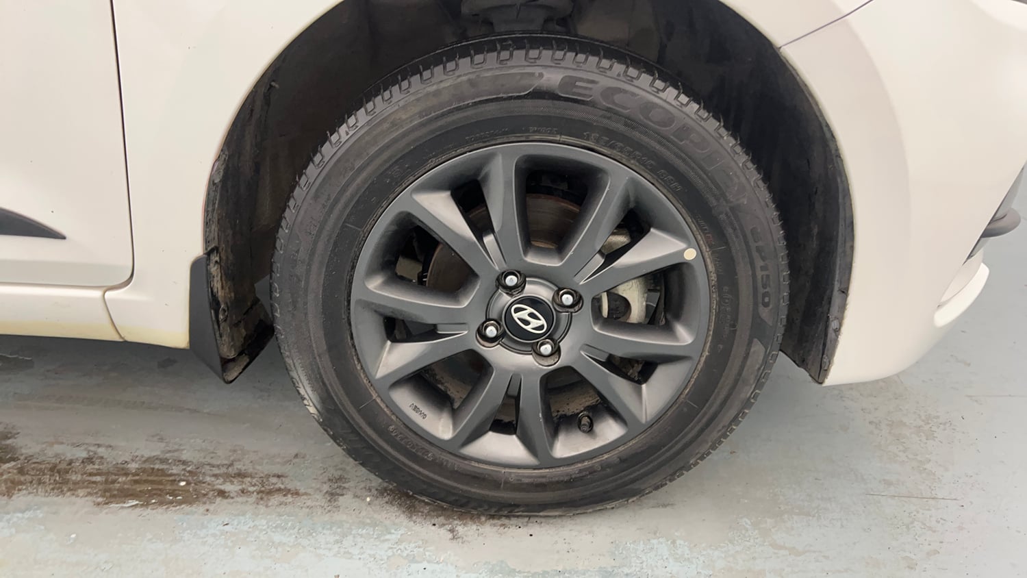 Used 2020 Hyundai Elite i20 Sportz Plus 1.2 Petrol Manual tyres RIGHT FRONT TYRE RIM VIEW