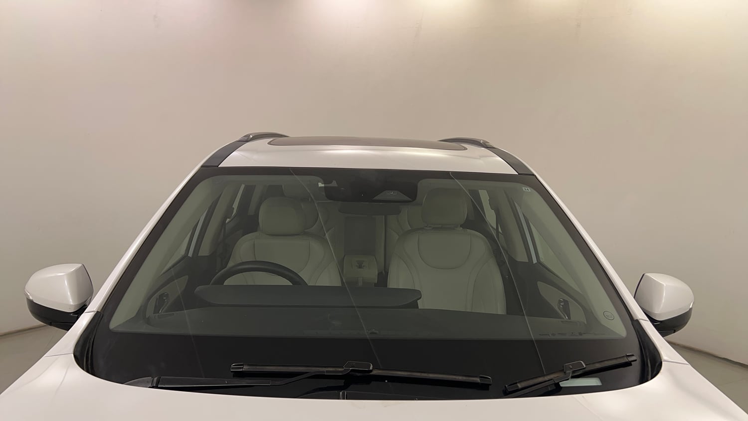 Used 2024 Mahindra XUV700 AX7 Diesel MT 7 STR Diesel Manual exterior FRONT WINDSHIELD VIEW