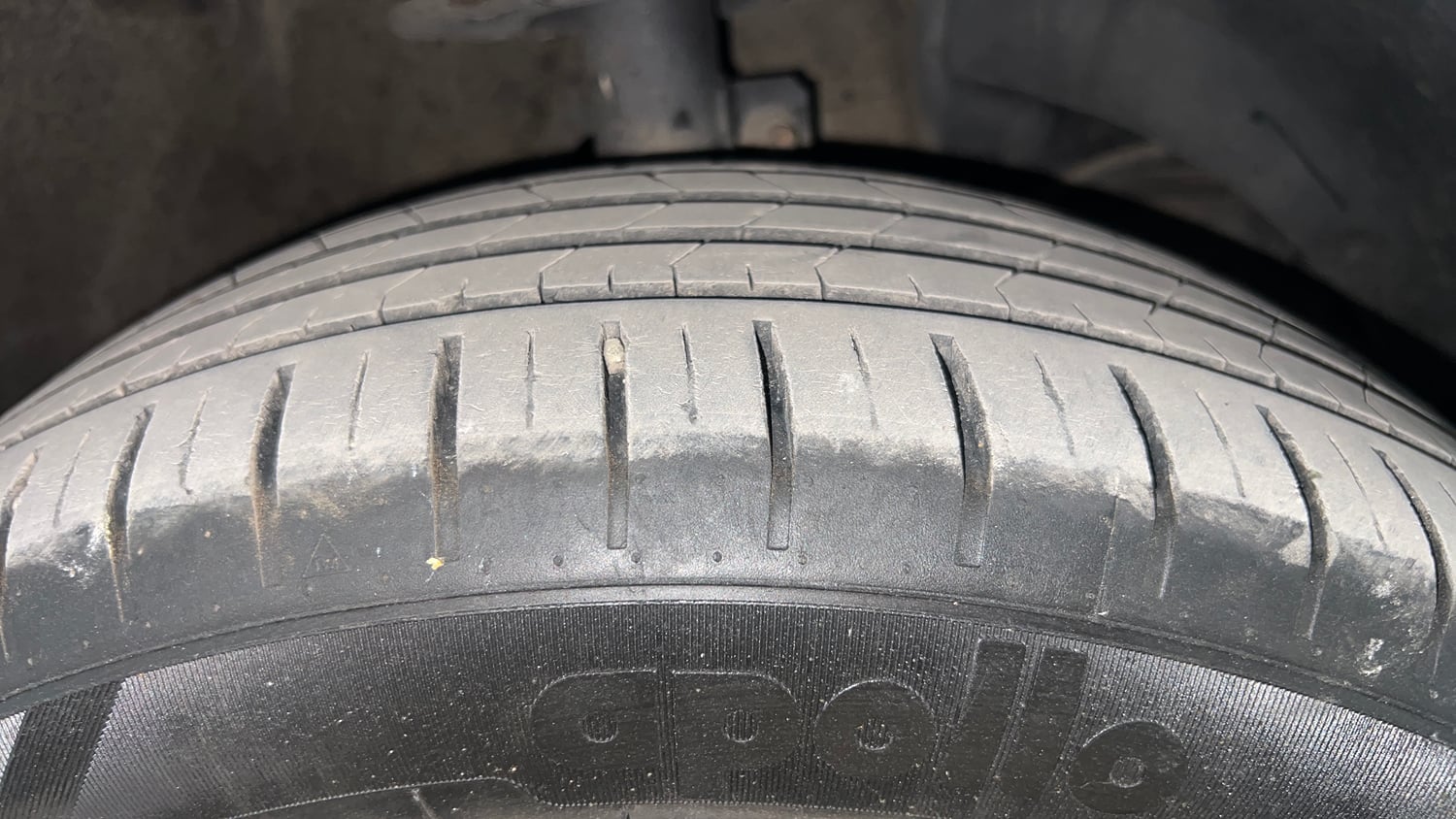 Used 2023 Toyota Glanza V Petrol Manual tyres RIGHT FRONT TYRE TREAD VIEW