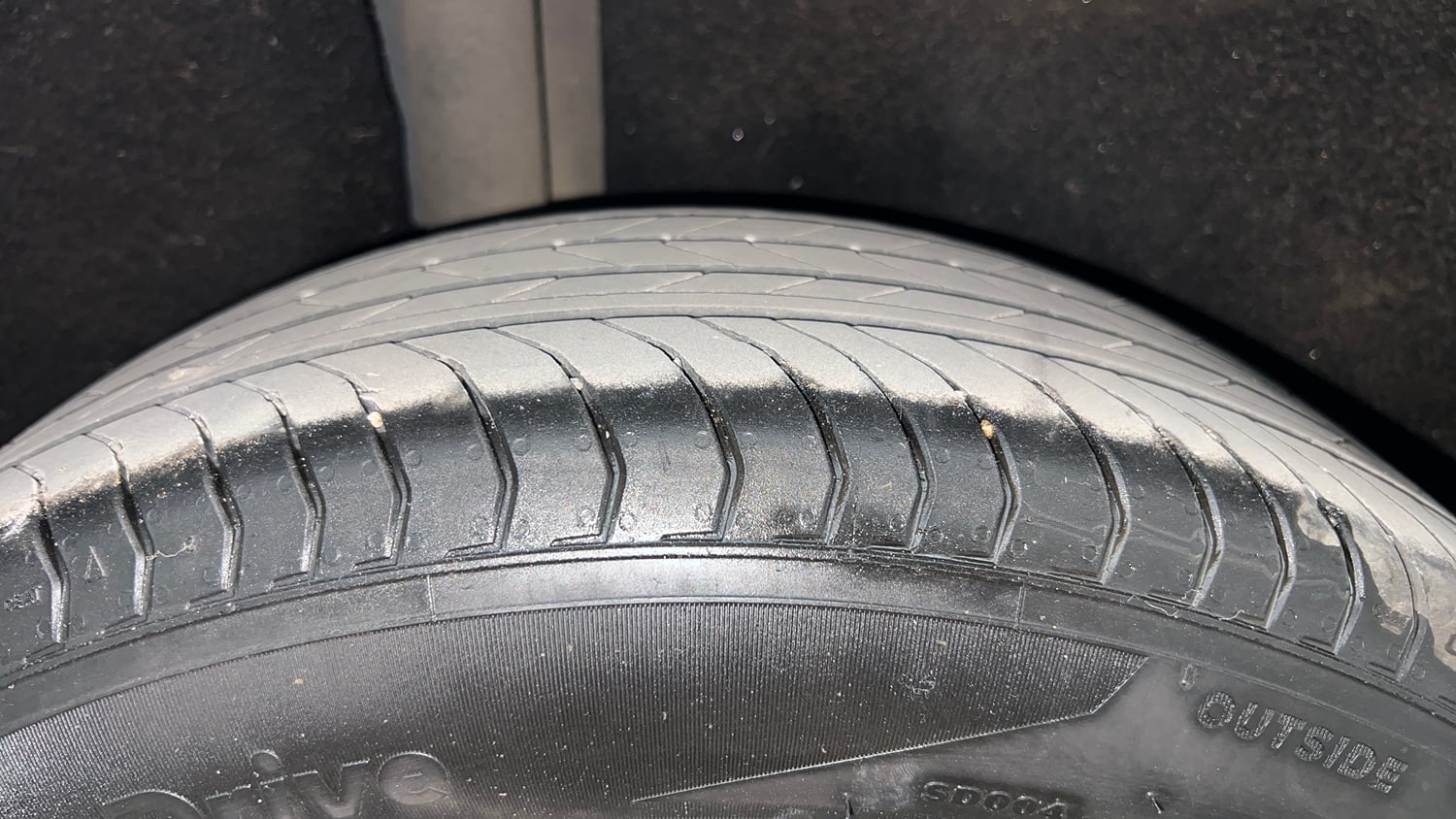 Used 2018 Ford EcoSport Trend + 1.5L Ti-VCT AT Petrol Automatic tyres RIGHT REAR TYRE TREAD VIEW