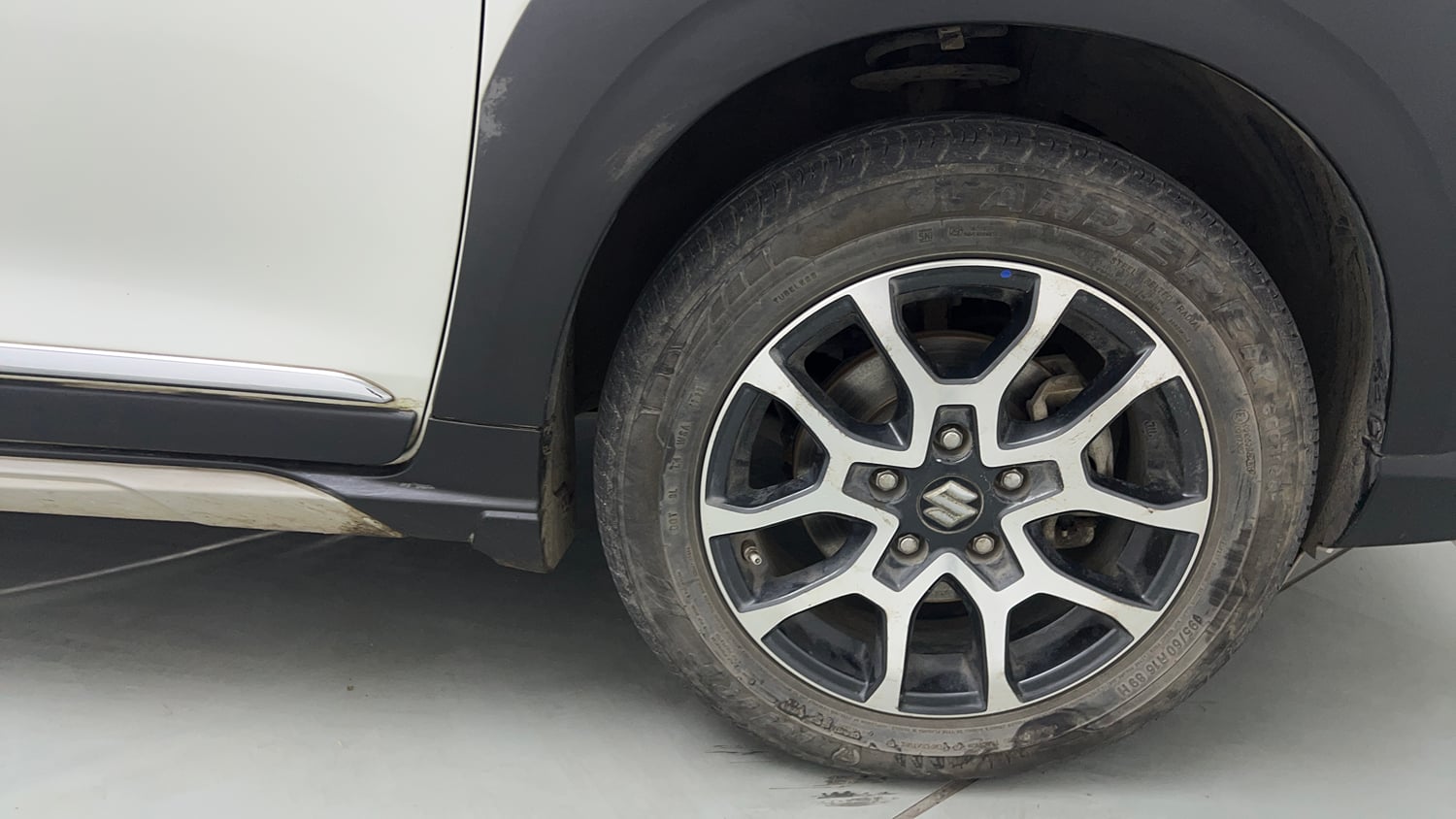 Used 2023 Maruti Suzuki XL6 Alpha Plus MT Petrol Petrol Manual tyres RIGHT FRONT TYRE RIM VIEW