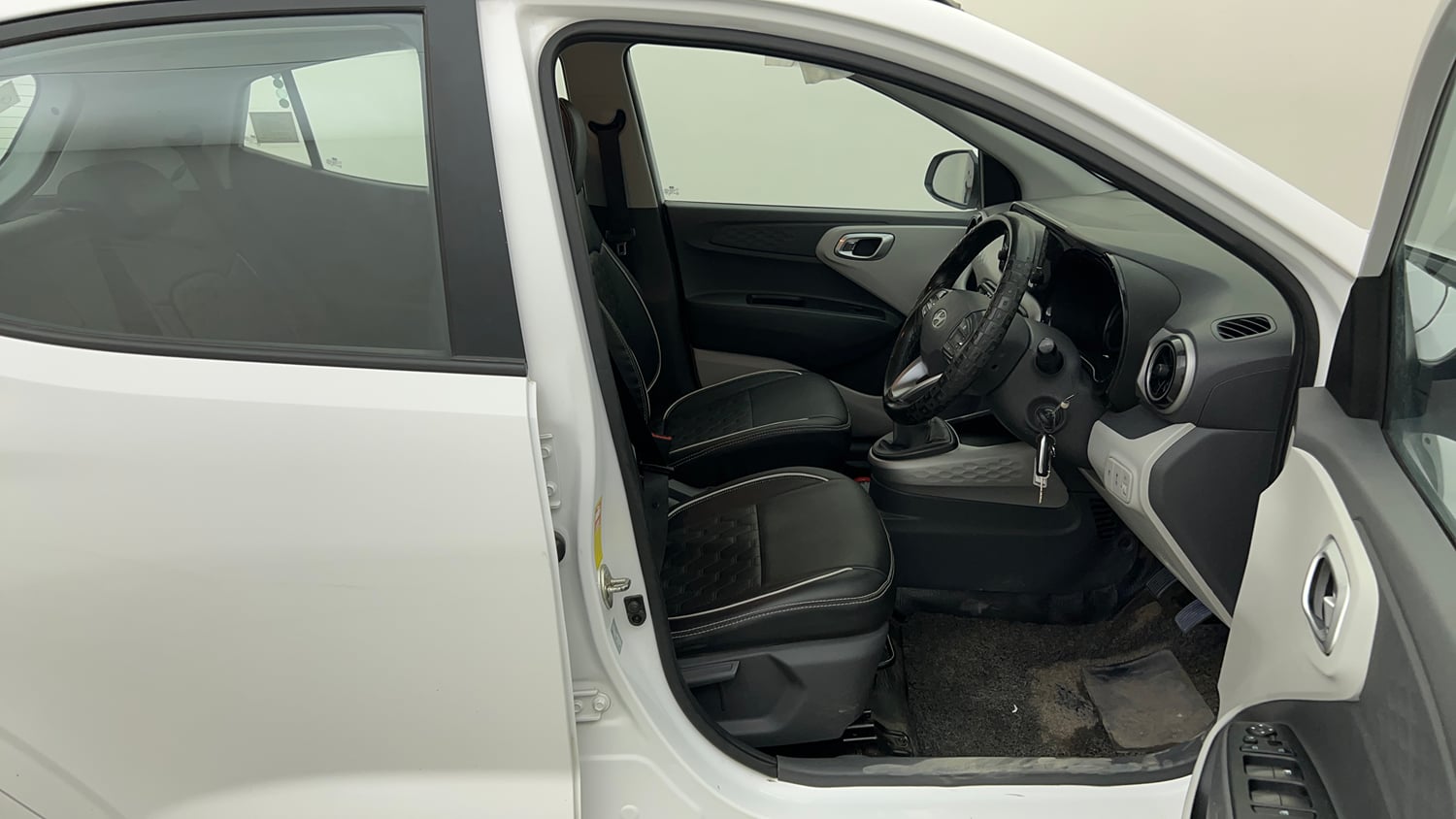 Used 2024 Hyundai Grand i10 Nios Sportz 1.2 Hy-CNG Duo Cng Manual interior RIGHT SIDE FRONT DOOR CABIN VIEW