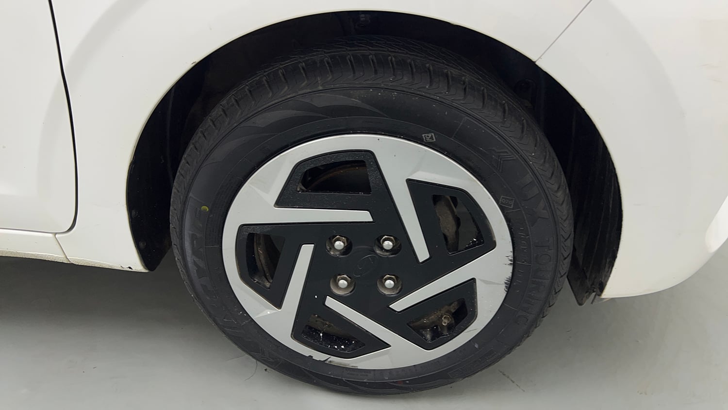 Used 2023 Hyundai Aura S 1.2 Petrol Petrol Manual tyres RIGHT FRONT TYRE RIM VIEW