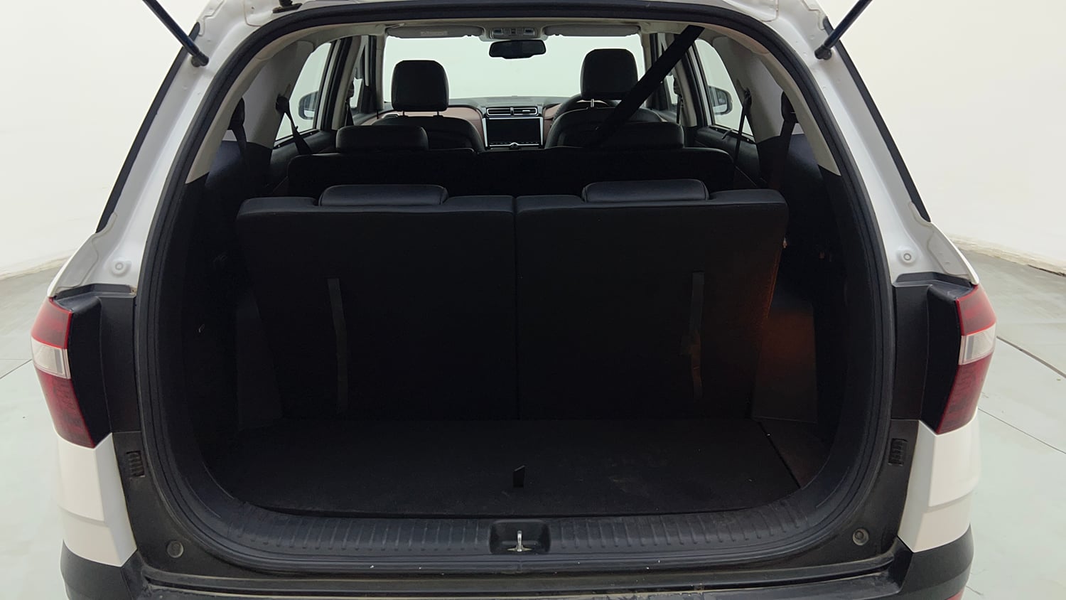Used 2024 Hyundai Alcazar Platinum (O) 7 Seater 1.5 Diesel AT Diesel Automatic interior DICKY INSIDE VIEW