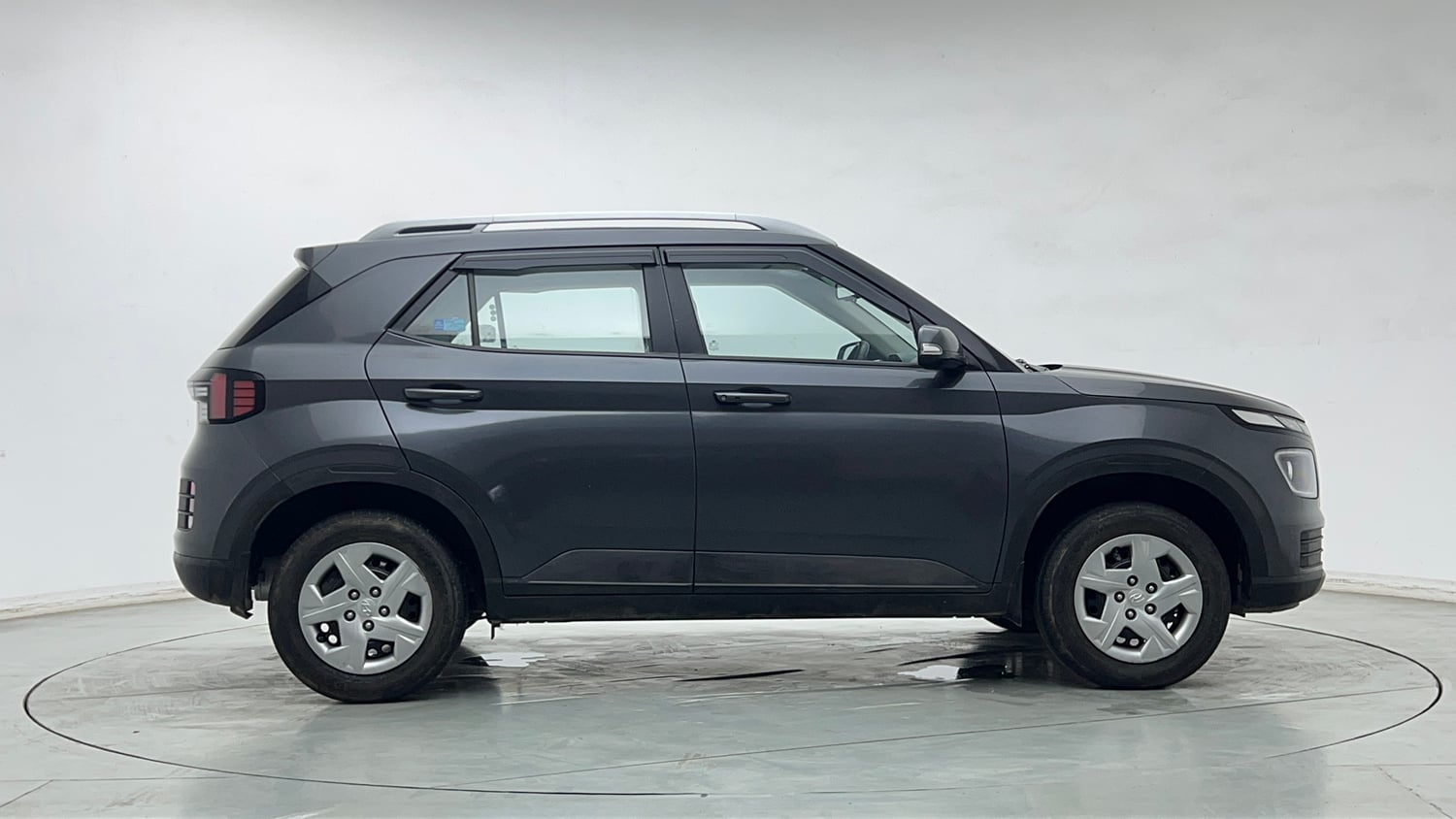 Used 2022 Hyundai Venue SX 1.2 Petrol Petrol Manual exterior RIGHT SIDE VIEW