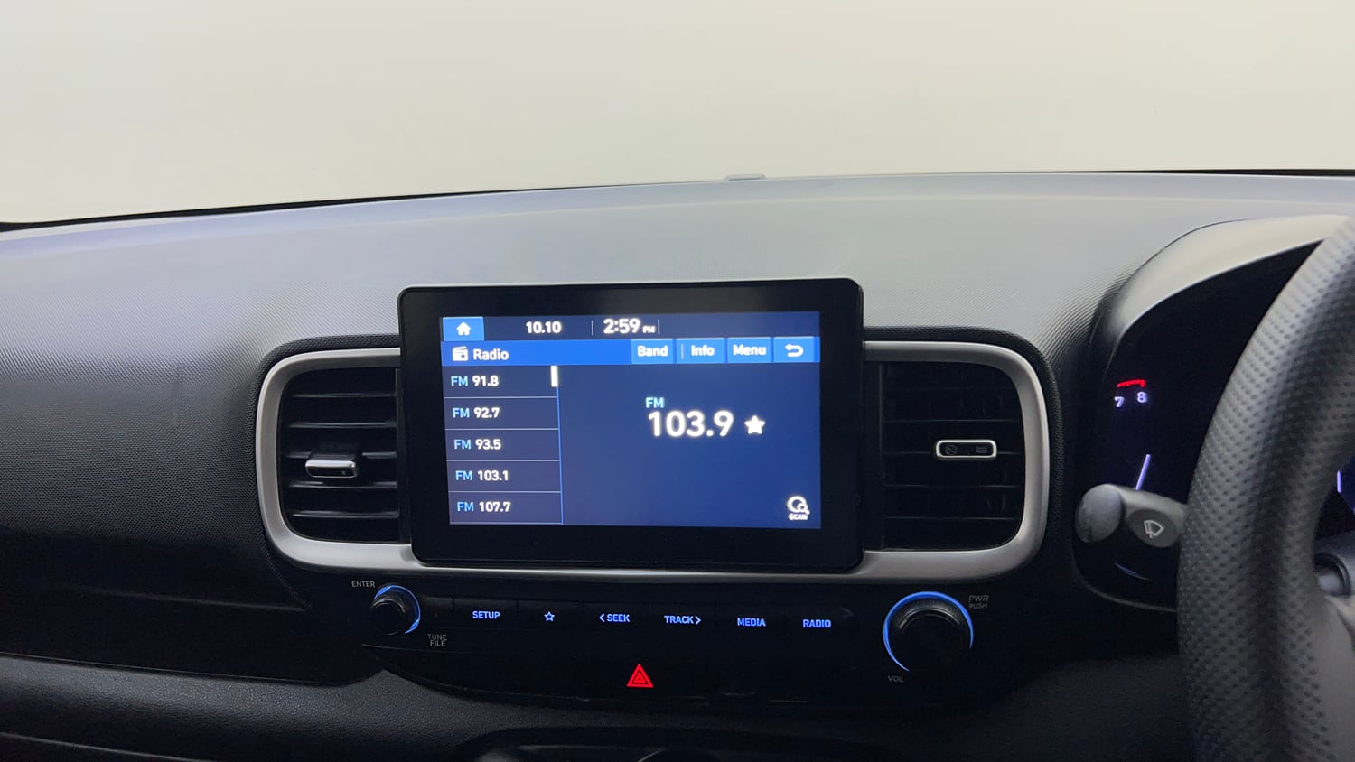 Used 2020 Hyundai Venue SX 1.0 Turbo Petrol Manual top_features Touch screen infotainment system