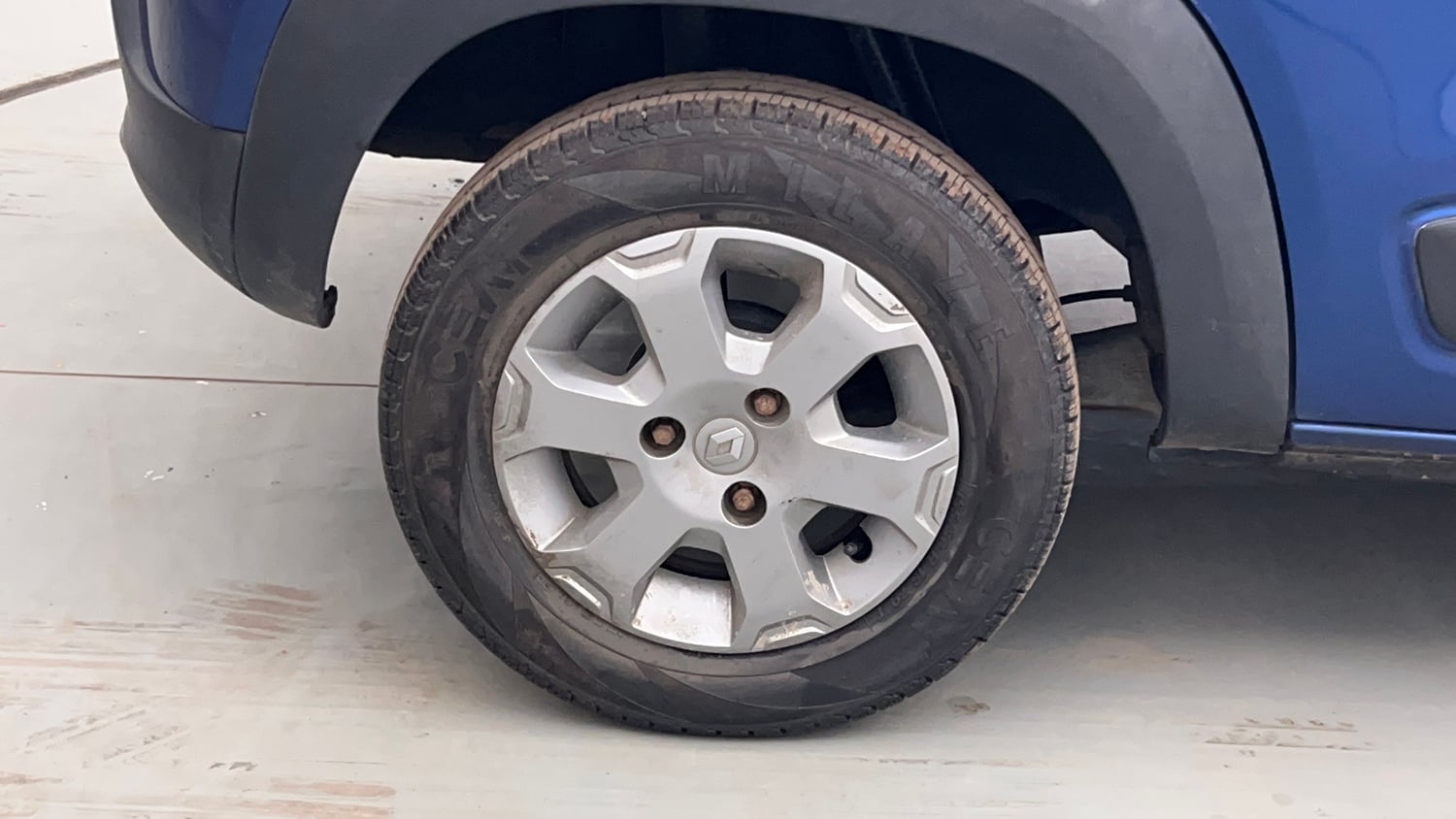 Used 2018 Renault Kwid CLIMBER 1.0 Petrol Manual tyres RIGHT REAR TYRE RIM VIEW