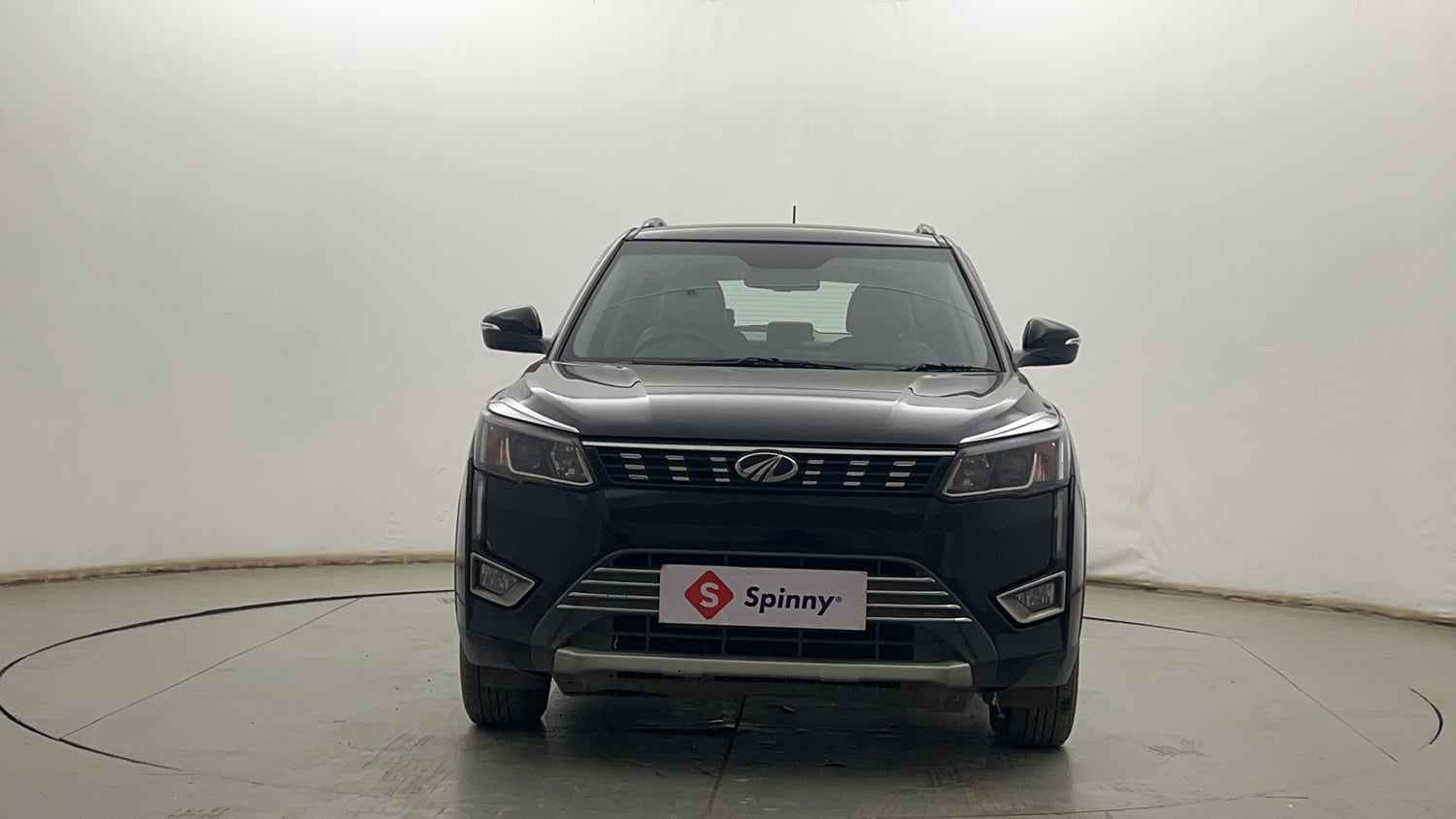 Used 2022 Mahindra XUV 300 W8 (O) 1.2 Petrol Petrol Manual exterior FRONT VIEW