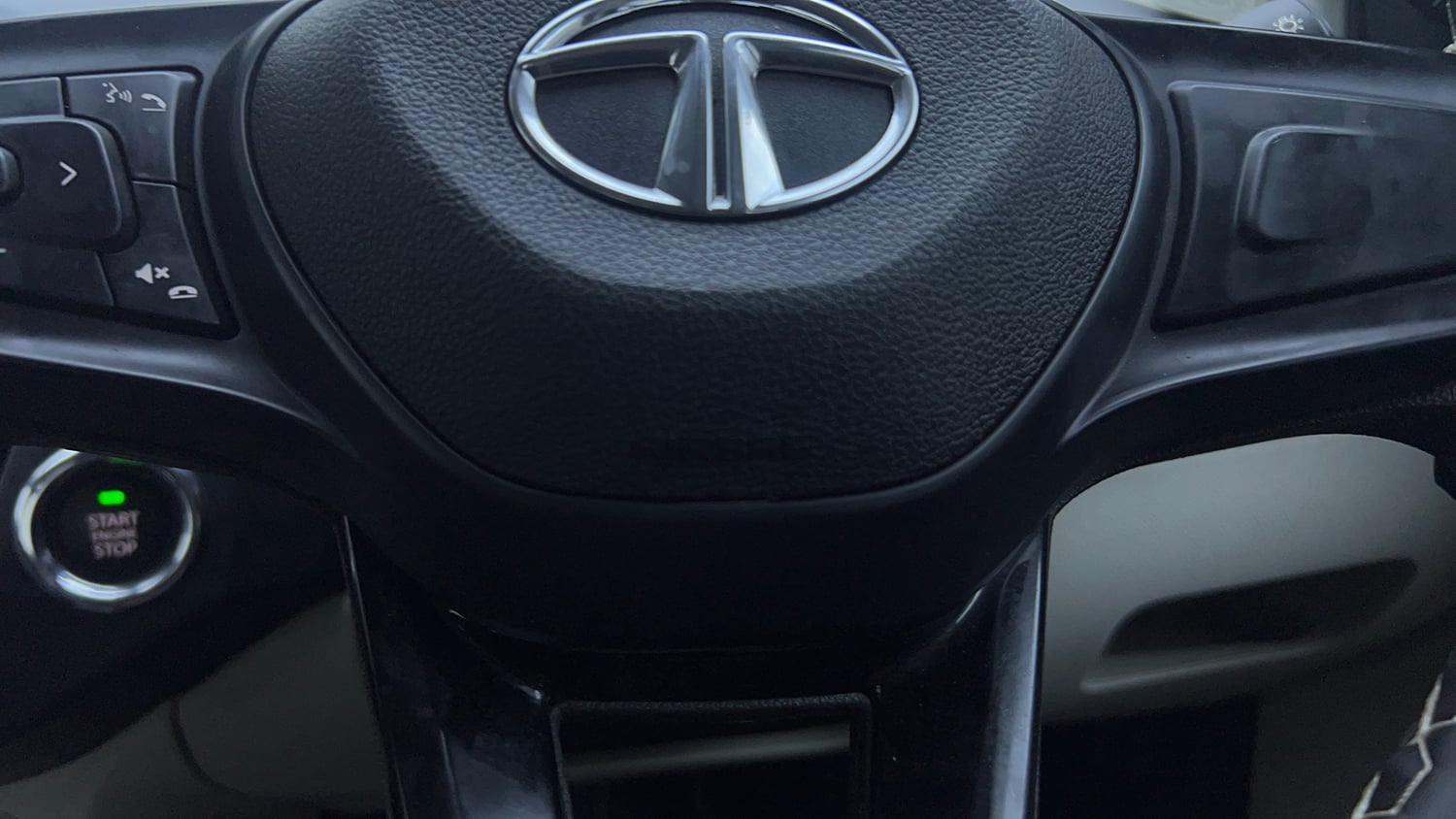 Used 2023 Tata Tigor XZ Plus Petrol Manual top_features Airbags